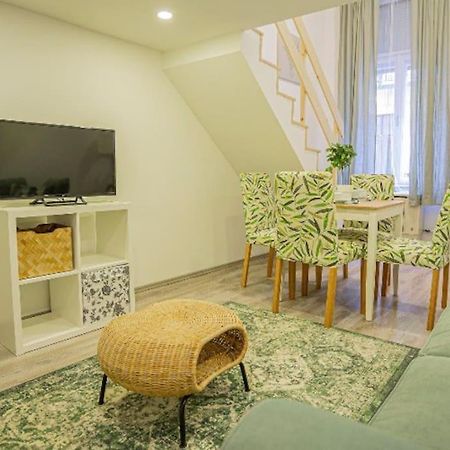 Apartamento Cosy Flat In Akacfa Str., Aya Budapest Exterior foto